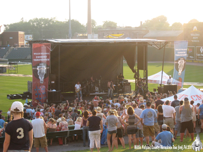 Willie Nelson Country Throwdown Tour