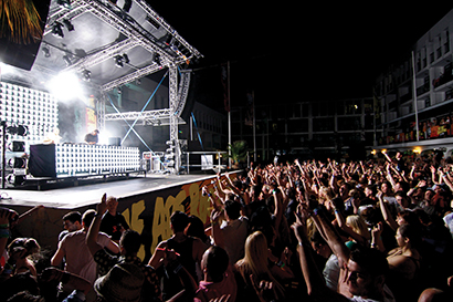 Ibiza Rocks LED-clad booth, photo by Gabi Vazquez