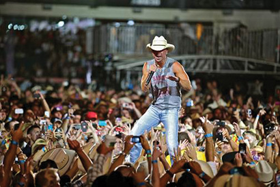 Kenny Chesney image courtesy of Shure