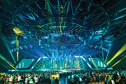 New MAC III AirFX, Movable LC Series “Doors” on Helene Fischer Shows. Photos: Manfred Vogel