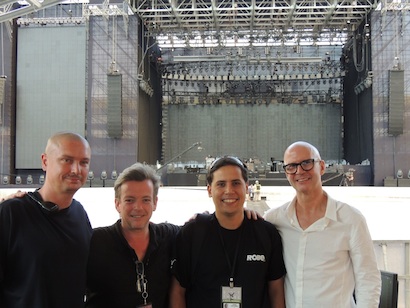 Thomas Walls (FOH tech), Wally Lees (Lighting Director/Programmer), Guillermo Traverso (Robe’s regional sales manager for Latin America) and Roy Bennett (Lighting Designer).