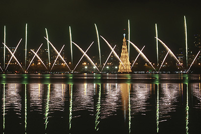 Floating Christmas Tree in Brazil Programmed via W-DMX