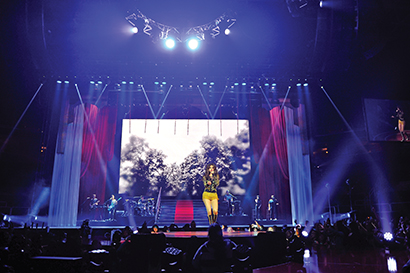 Selena Gomez tour photo by Steve Jennings