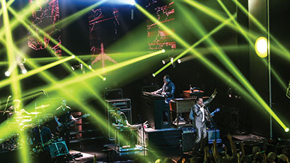 Gary Allan performs in Biloxi, MS with visual support from custom PixelFLEX FLEXCurtain LED panels.