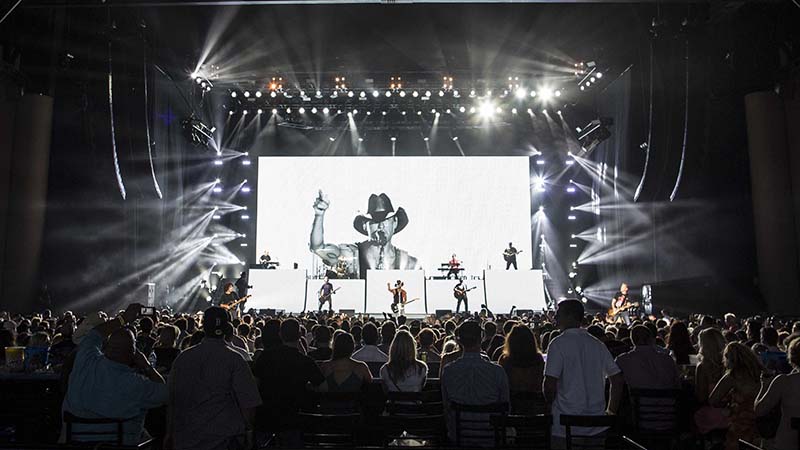 Tim McGraw tour photo by Karl Naval