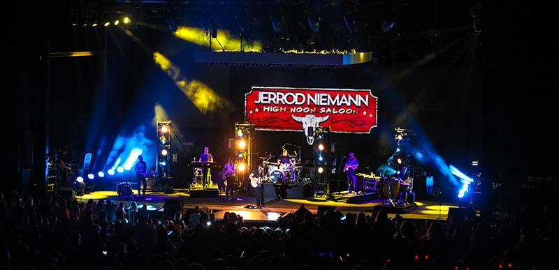 Jerrod Niemann on tour