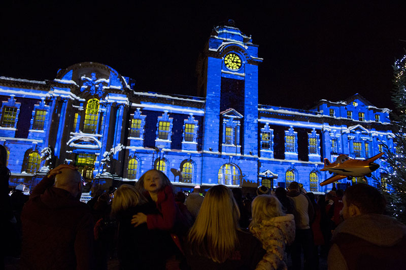 The Projection Studio, Barry Christmas Switch On Blue