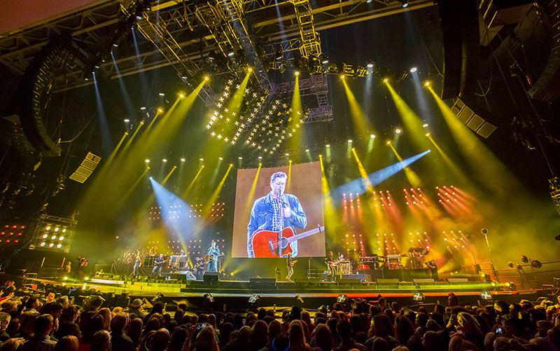 LD Eric Wade lit up AT&T Stadium for the United Way of Metropolitan Dallas’ 90th Anniversary Gala