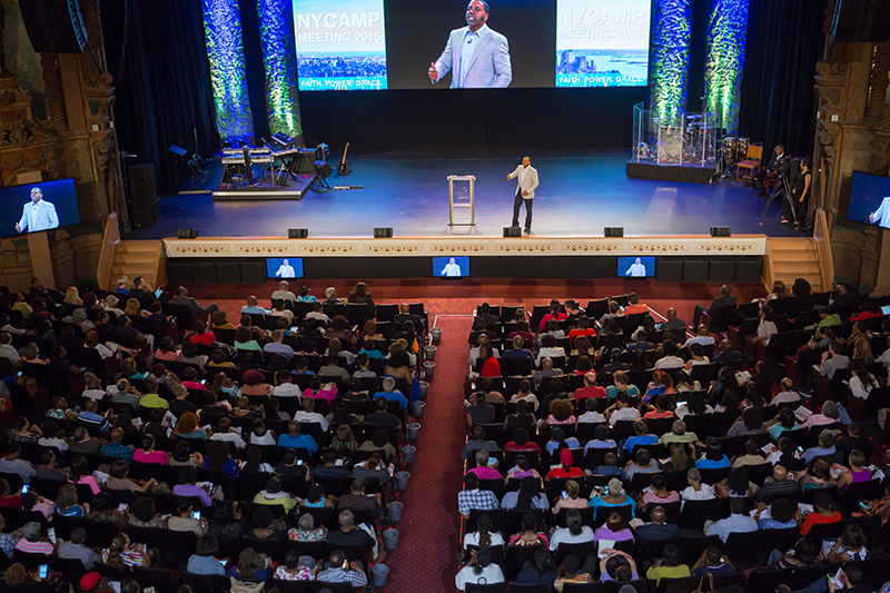 World Changers Church New York used PixelFLEX FLEXLite LED tiles during their four-day Camp Meeting. Andrew Siu, who led the production design team, appreciated the PixelFLEX gear for its rigging convenience along with its looks.