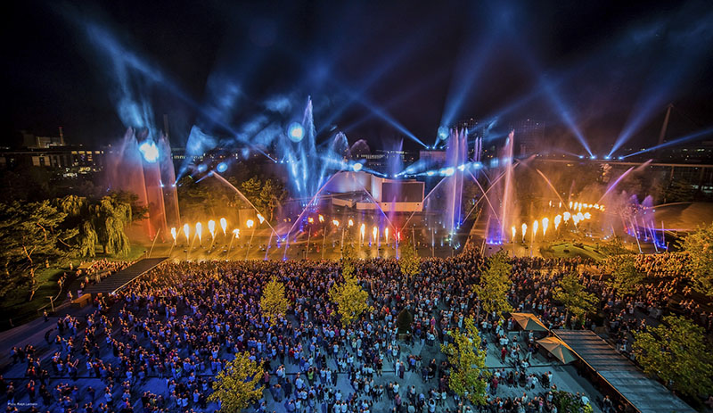 Wassershow Visuals in Wolfsburg Lit with grandMA2-Controlled Clay Paky Mythos, Sharpy Fixtures. Photo by Ralph Larmann