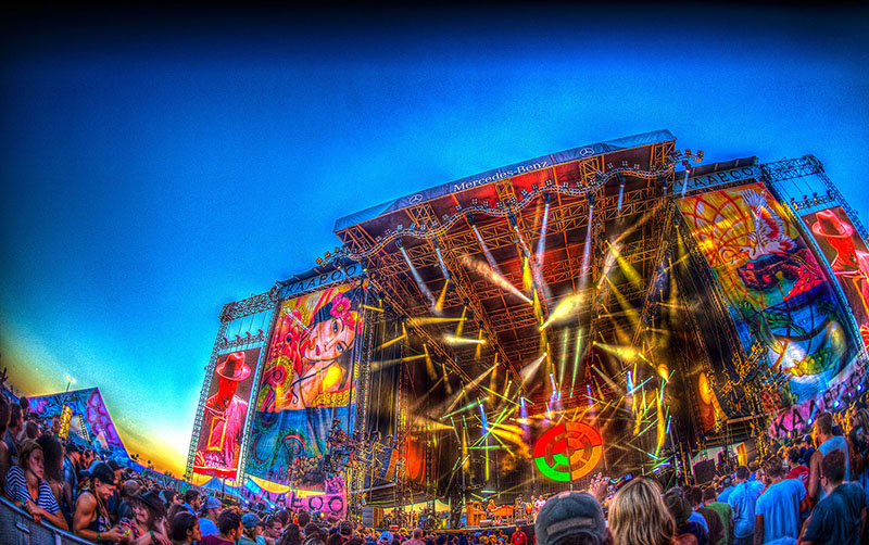 Robe BMFL Blades lit up the main stage at KAABOO in Del Mar, CA. Photo by Brian Spady-WireImage courtesy Robe Lighting.