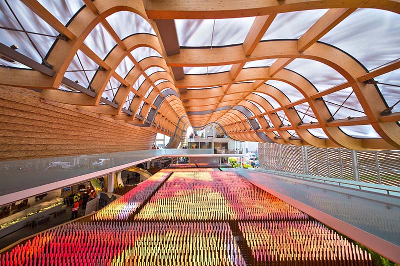 The “Field of Hope” display at China’s national pavilion for the 2015 Milan Expo featured thousands of thin, single strips of LEDs.