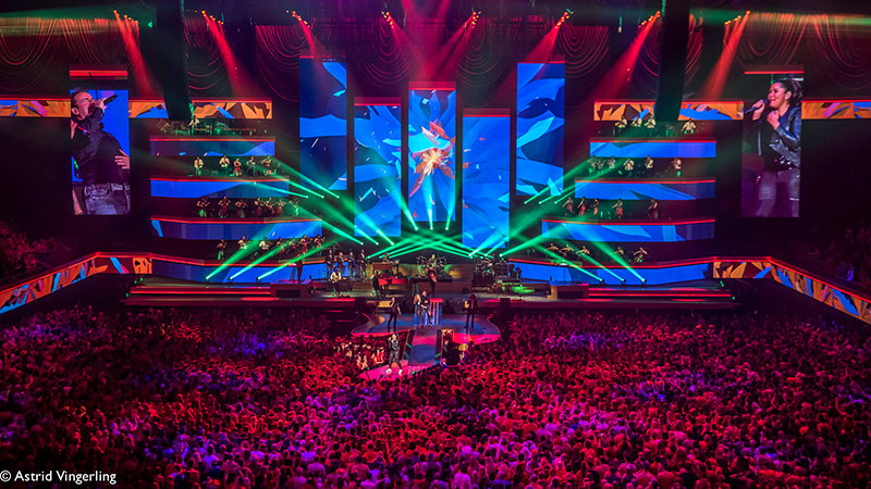 Marco Borsato and his Symphonica Perform in Ziggo Dome with New Video Technologies