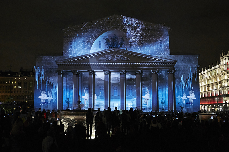 Sila Sveta projection-mapped Swan Lake as part of the Circle of Light festival in Moscow.