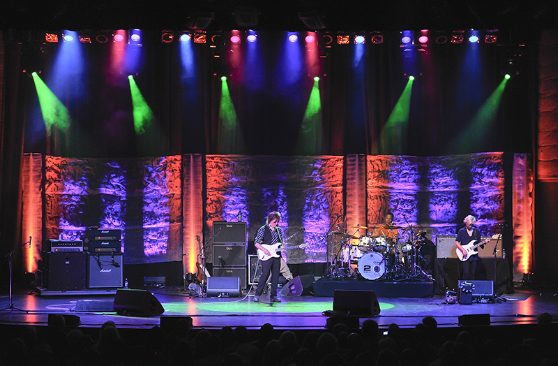 Jeff Beck 2016 tour photo by Steve Jennings