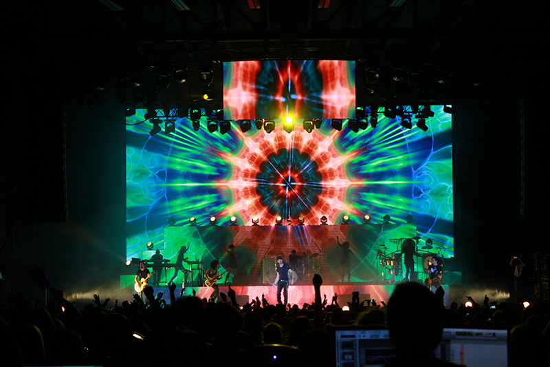 Enrique Iglesias toured recently with a visual assist from Black Widow CTS 6.9 video tiles.