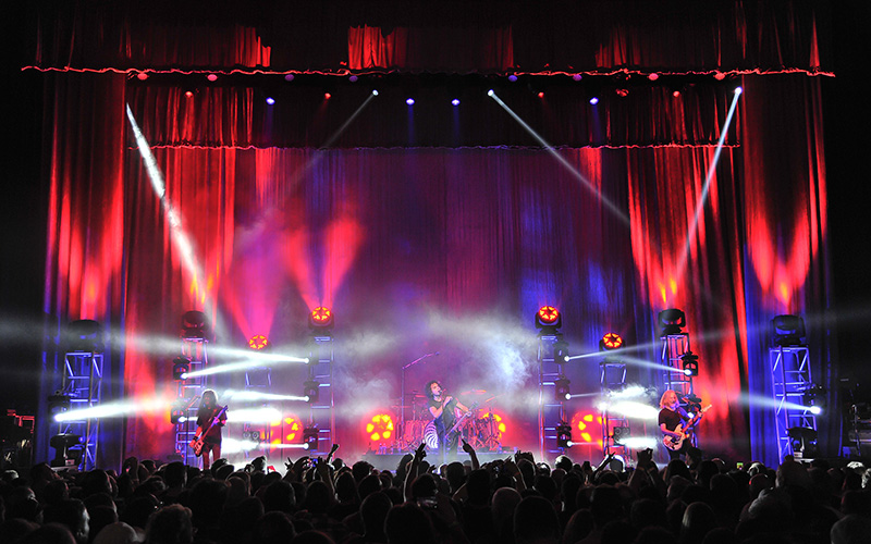 Photo and text by Steve Jennings. Pictured here, the Oct. 5 show at the Fox Theater in Pomona, CA.