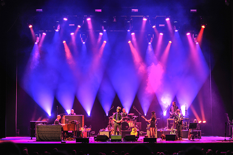 Amos Lee tour photo by Steve Jennings