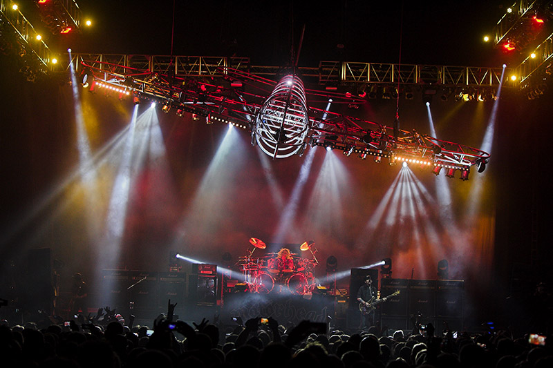 For Motorhead’s final Bad Magic tour, which ended in Berlin in Dec. 2016, the Bomber prop, revamped with moving lights, took flight with a Kinesys automation system. The band announced that it would disband after the death of frontman Lemmy, a.k.a. Ian Fraser Kilmister, on Dec. 28.