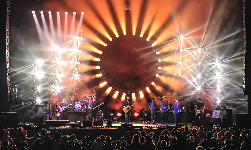 The “Best Side of the Moon” tour visited Oakland, CA’s Fox Theater on Aug. 29. Photo and text by Steve Jennings