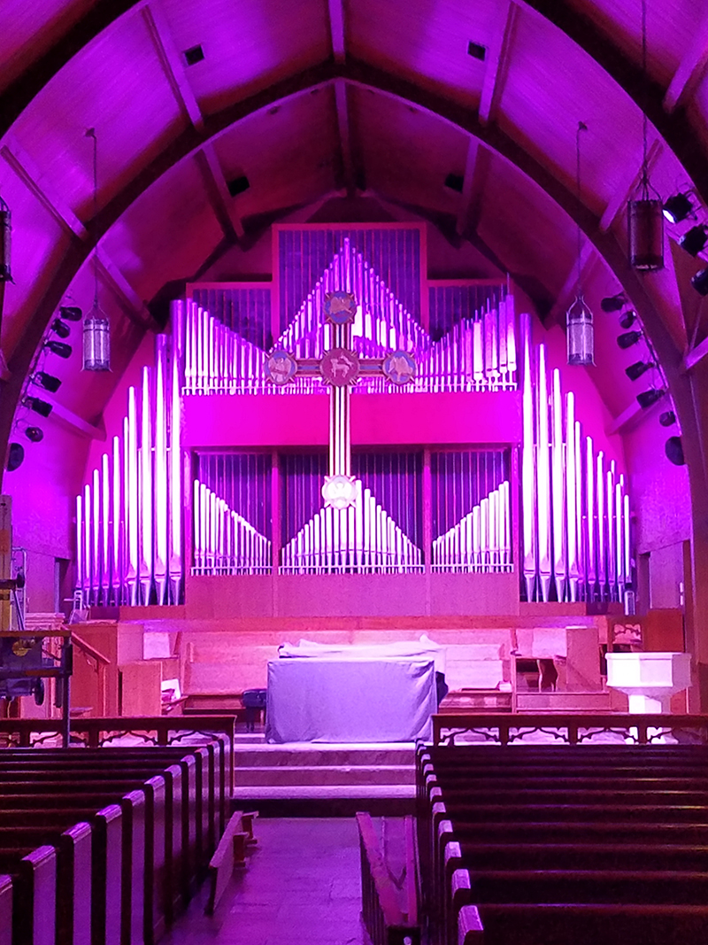 The installation includes four Rogue units that highlight the church’s classic pipe organ. Photo courtesy First United Methodist Church of Oak Ridge, TN