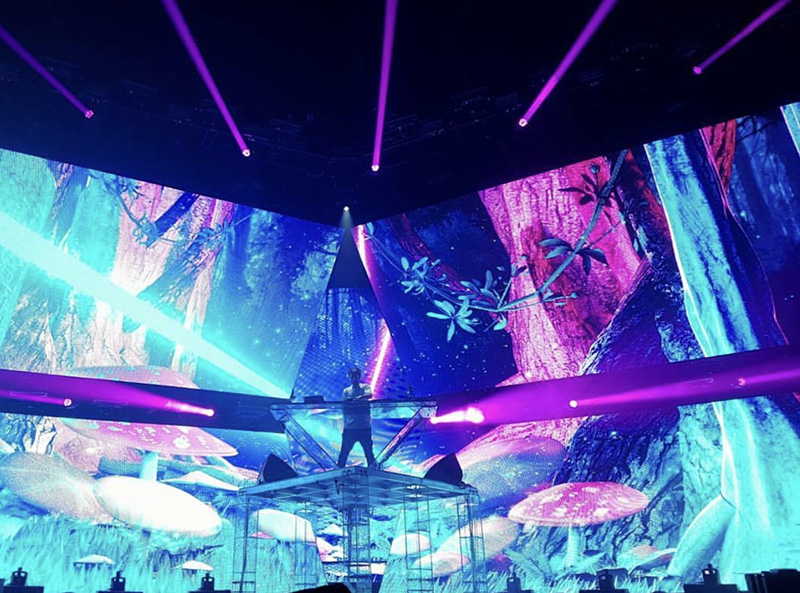 Zedd, with floating DJ riser and table. Photo by Travis Shirley